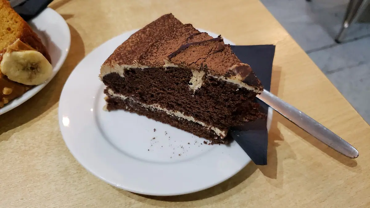 White Lace Cakes – cake shop in Warrington town centre